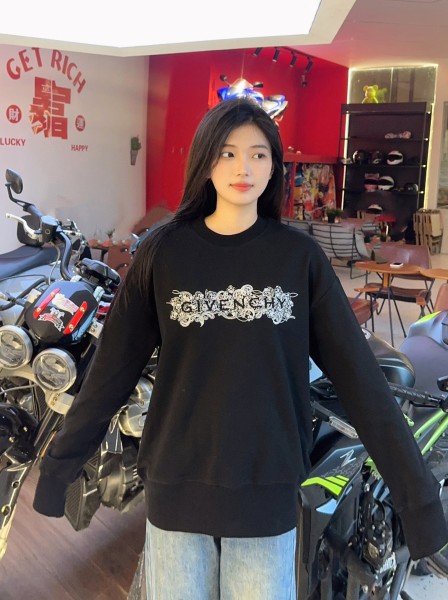 Clothes GIVENCHY 20251106