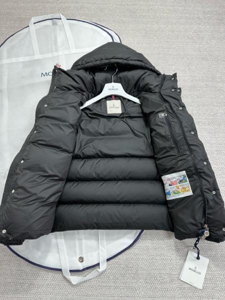 Moncler Logo Patch Zip-Up Padded Coat