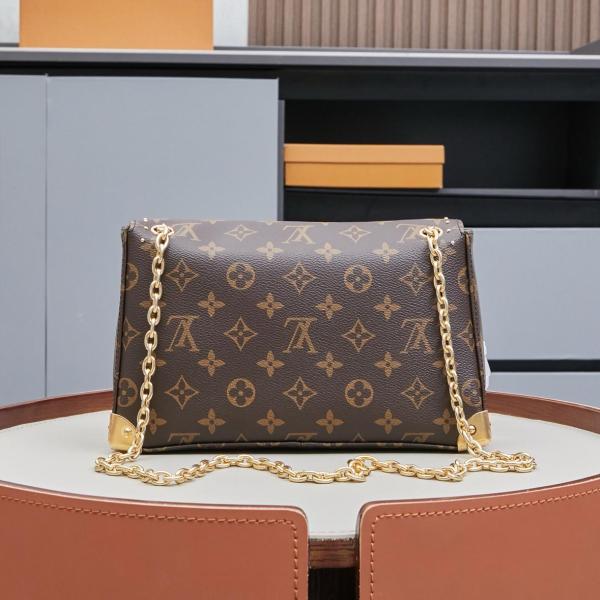 Louis Vuitton Trunkie M14526 size 27*16*8 cm