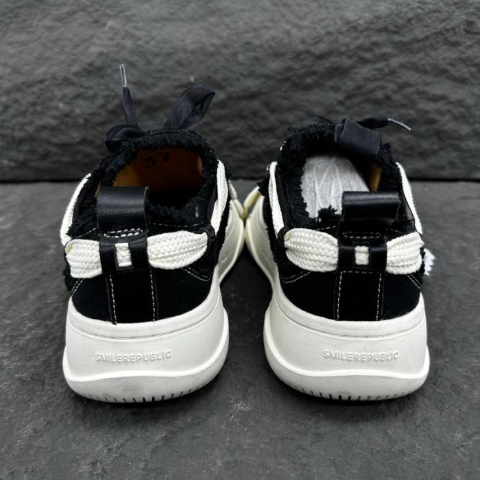 SMILEREPUBLIC Laugh Series Low top Canvas Shoes Unisex Black