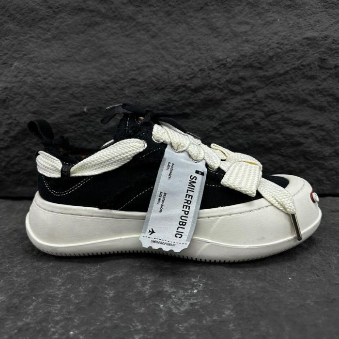 SMILEREPUBLIC Laugh Series Low top Canvas Shoes Unisex Black