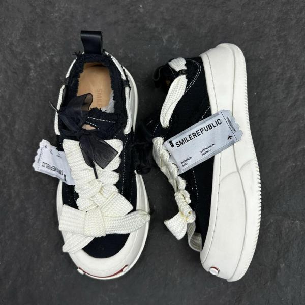 SMILEREPUBLIC Laugh Series Low top Canvas Shoes Unisex Black