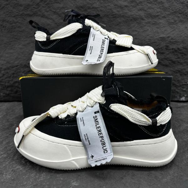 SMILEREPUBLIC Laugh Series Low top Canvas Shoes Unisex Black