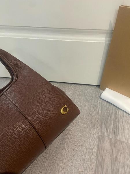 COACH Lana 23 Logo Plaque Shoulder Bag CM545-B4MPL size 22.23*13.97*17.78 cm