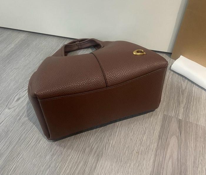 COACH Lana 23 Logo Plaque Shoulder Bag CM545-B4MPL size 22.23*13.97*17.78 cm