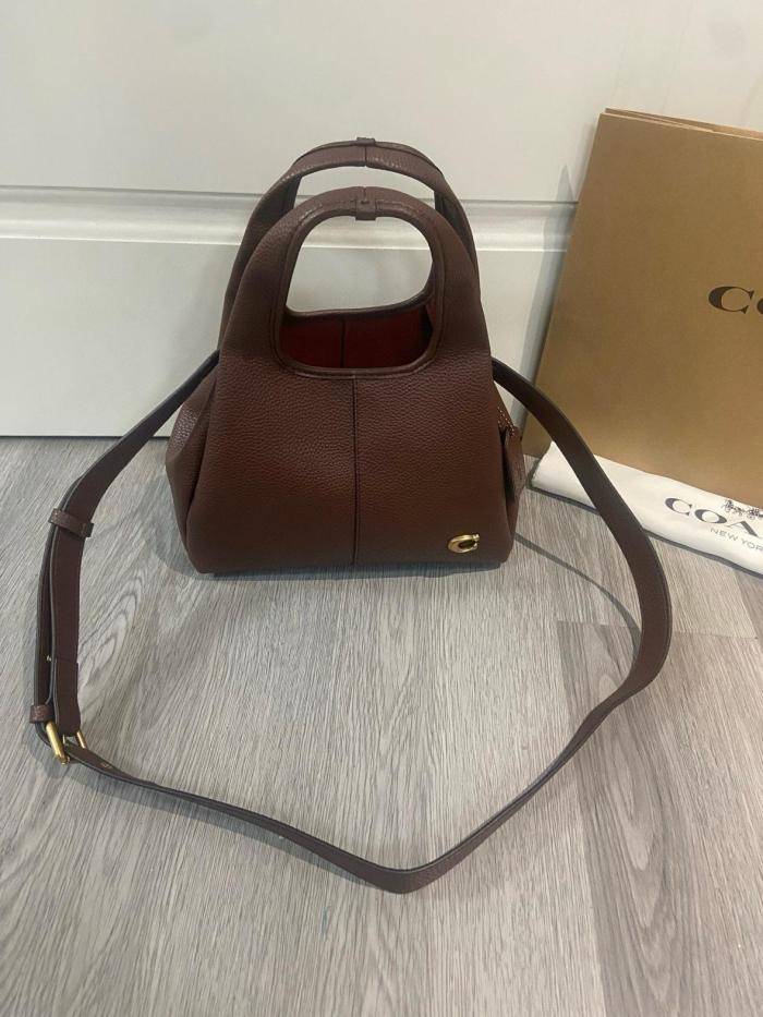 COACH Lana 23 Logo Plaque Shoulder Bag CM545-B4MPL size 22.23*13.97*17.78 cm