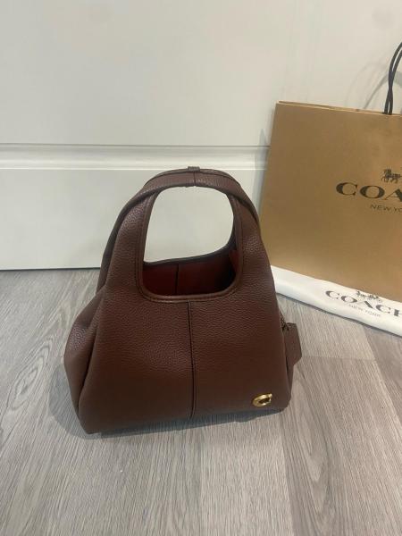 COACH Lana 23 Logo Plaque Shoulder Bag CM545-B4MPL size 22.23*13.97*17.78 cm