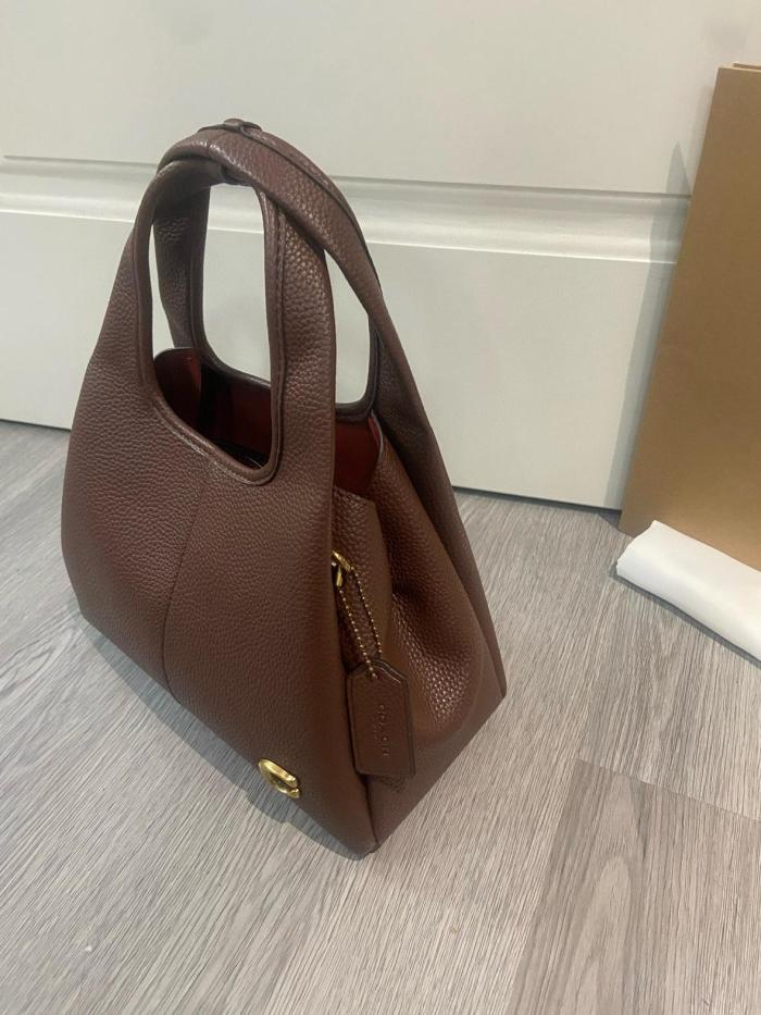 COACH Lana 23 Logo Plaque Shoulder Bag CM545-B4MPL size 22.23*13.97*17.78 cm