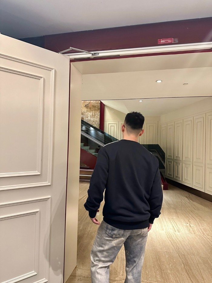 Moncler logo-appliqué sweatshirt