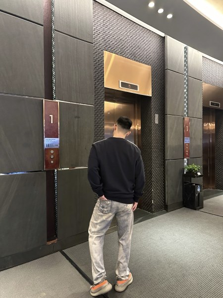 Moncler logo-appliqué sweatshirt