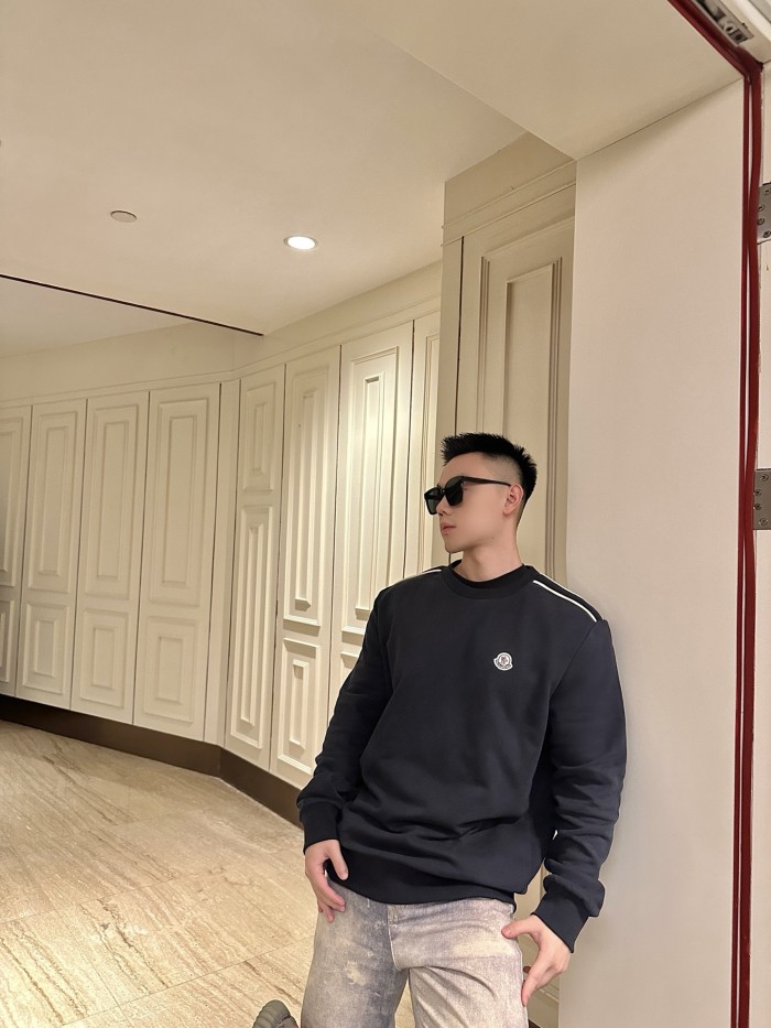 Moncler logo-appliqué sweatshirt