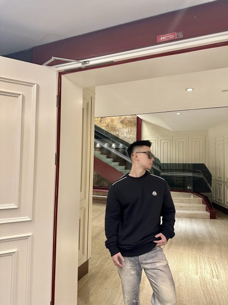 Moncler logo-appliqué sweatshirt