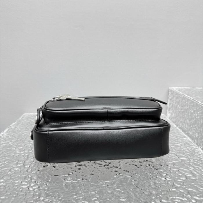 Acne Studios Calfskin One Shoulder Handbag Small Women's Black C10240-900 size 26*7*16 cm