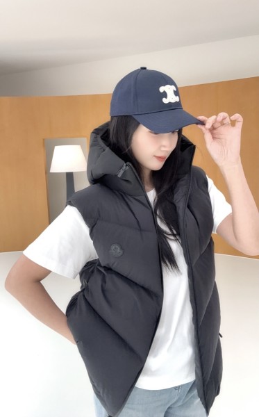 Moncler Guersac Hooded Diagonal Quilted Vest