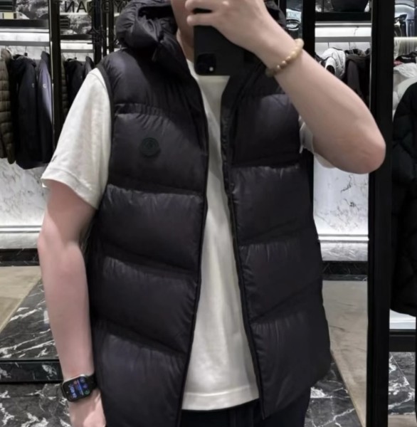 Moncler Guersac Hooded Diagonal Quilted Vest