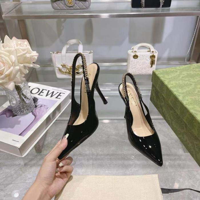 GUCCI 105mm Logo-chain Patent Pumps