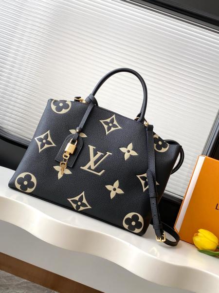 LOUIS VUITTON Grand Palais Grained Calfskin One Shoulder Handbags Women's Black M45842  size  34*24*15 cm