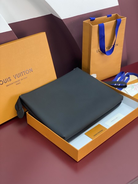 LOUIS VUITTON DUO Waxed Calfskin Clutch Men's Black M25943 size 35.5*6.5*26 cm