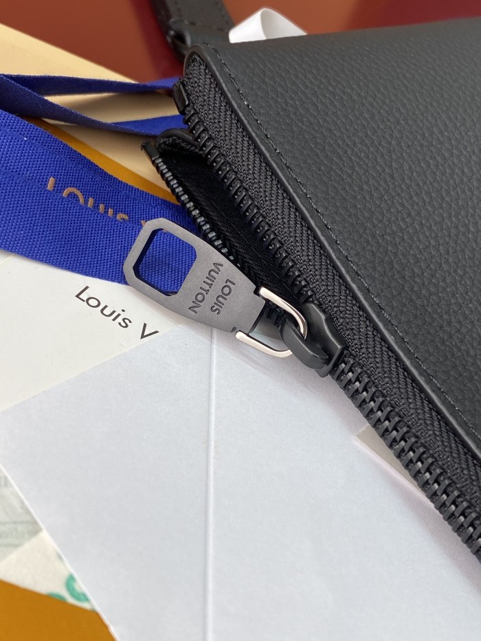 LOUIS VUITTON DUO Waxed Calfskin Clutch Men's Black M25943 size 35.5*6.5*26 cm