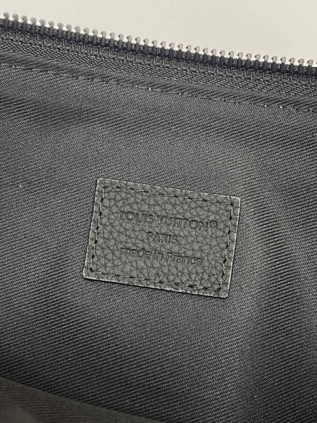 LOUIS VUITTON DUO Waxed Calfskin Clutch Men's Black M25943 size 35.5*6.5*26 cm