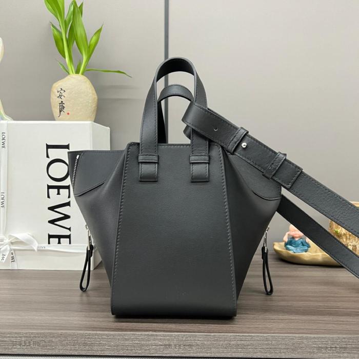 LOEWE Hammock Cow Leather Shoulder Bag, Crossbody Bag, Handbag Regular Women's Black A538H13X10-1100 size 20.8*14.4*19.5 cm