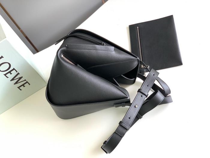 LOEWE Hammock Cow Leather Portable Crossbody Bag, Shoulder Bag Small Women's Black 387-30-S35-1100 size 20*13*30 cm