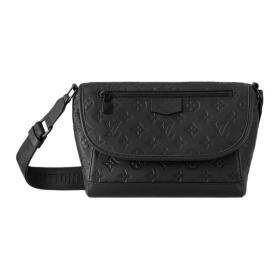 Louis Vuitton Pulse Messenger M14874 size 26.67*10.92*17.01 cm