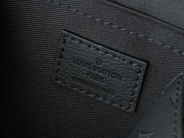 Louis Vuitton Pulse Messenger M14874 size 26.67*10.92*17.01 cm