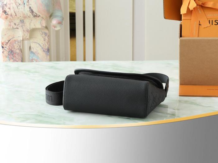 Louis Vuitton Pulse Messenger M14874 size 26.67*10.92*17.01 cm