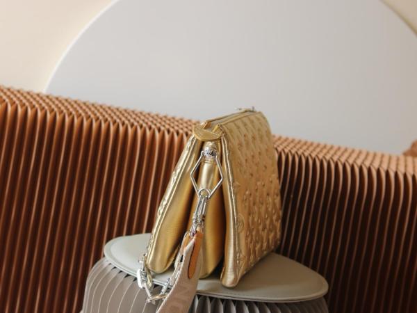 LOUIS VUITTON Coussin Shoulder Bags M59278 size 26*20*12 cm