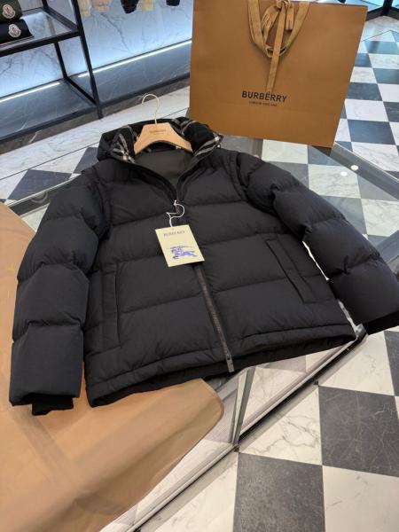 Burberry detachable-sleeve puffer jacket