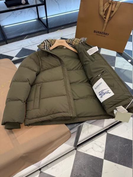 Burberry detachable-sleeve puffer jacket