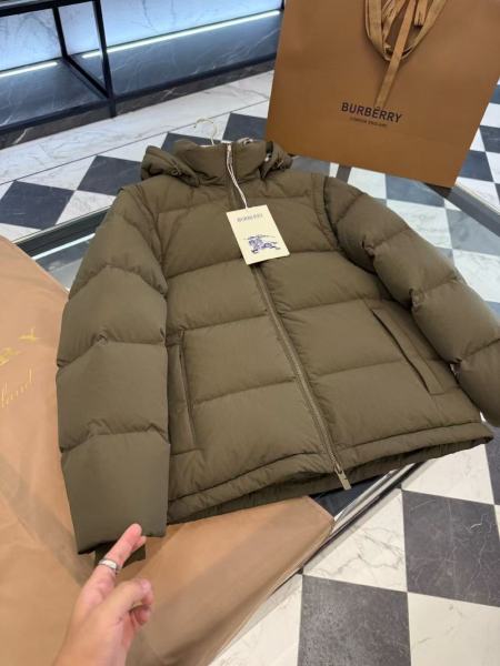 Burberry detachable-sleeve puffer jacket
