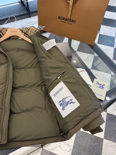 Burberry detachable-sleeve puffer jacket