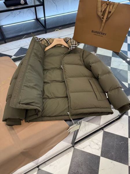 Burberry detachable-sleeve puffer jacket