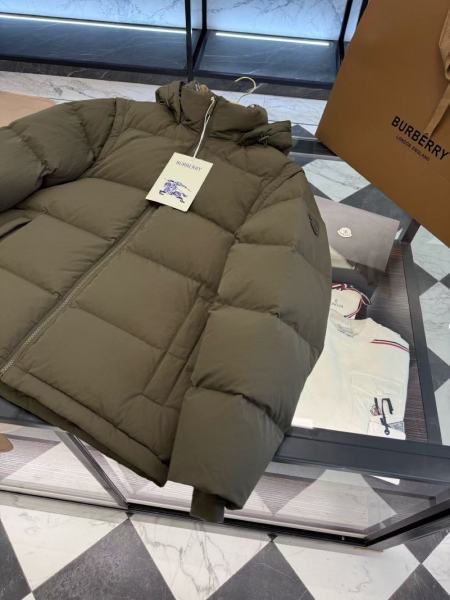 Burberry detachable-sleeve puffer jacket