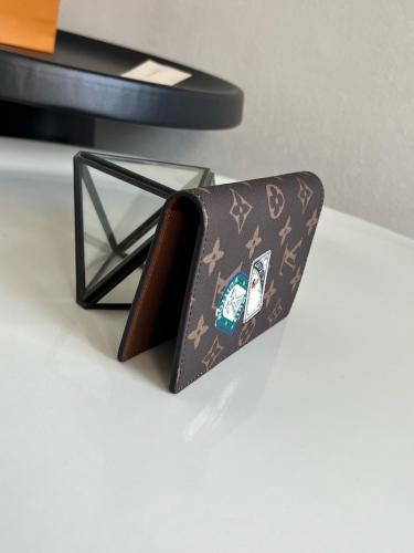 LOUIS VUITTON Coated Canvas Passport Holder Brown P01946 size 10*14*2.5 cm