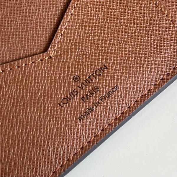LOUIS VUITTON Coated Canvas Passport Holder Brown P01946 size 10*14*2.5 cm