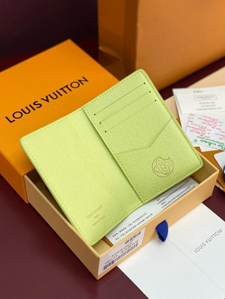 LOUIS VUITTON Monogram Donuts Coated Canvas Card Holder Men's Green M28044 size 7.5*1*11.1cm