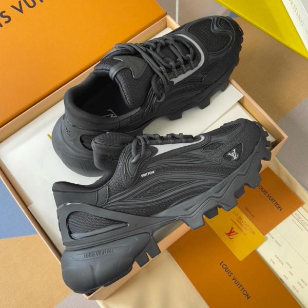 LOUIS VUITTON SUMMIT Low top Chunky Sneakers Men's Black