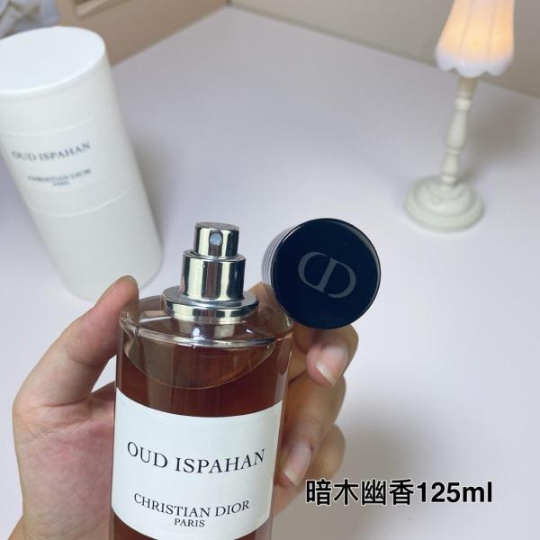 Dior Heritage Eau de Parfum, an oriental floral fragrance, Eau de Parfum featuring oud rose. 