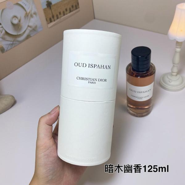 Dior Heritage Eau de Parfum, an oriental floral fragrance, Eau de Parfum featuring oud rose. 