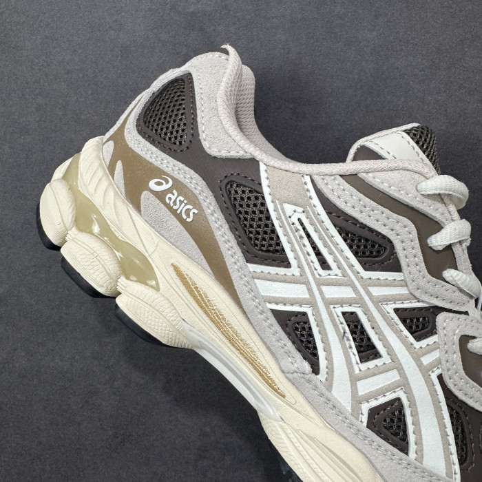 Asics Low top Casual Shoes Unisex Brown