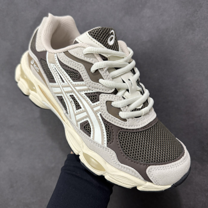 Asics Low top Casual Shoes Unisex Brown