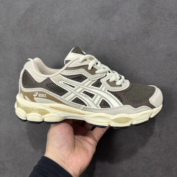 Asics Low top Casual Shoes Unisex Brown