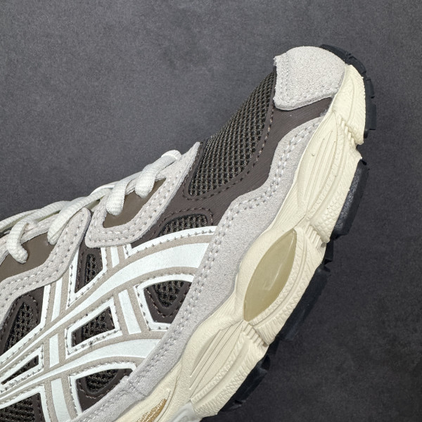 Asics Low top Casual Shoes Unisex Brown