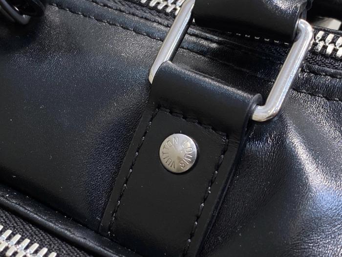 LOUIS VUITTON Keepall Cargo Bandoulière 25 M13988 size 25*11*15 cm