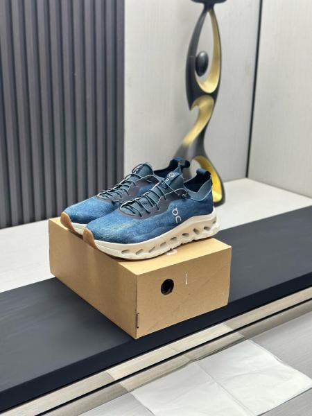 LOEWE On Running, Collaboration Cloudtilt Low top Casual Shoes Blue