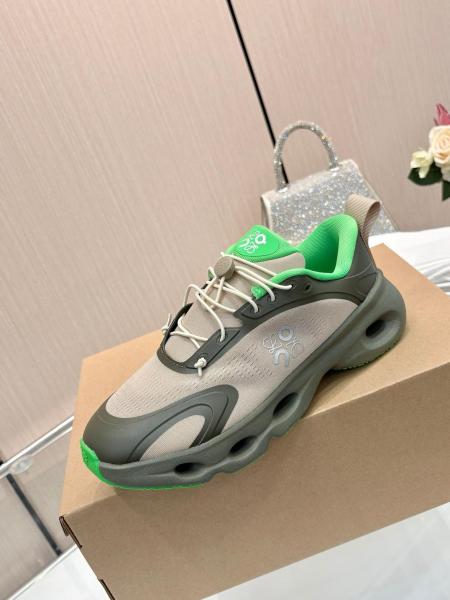 LOEWE Cloudsolo On Running, Collaboration Low top Casual Shoes Beige Green