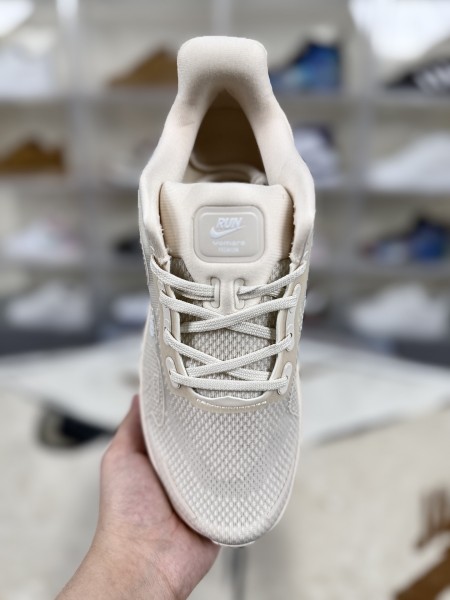 Nike Vomero Premium Chalk